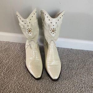 Zodiac vintage cowgirl boots (bachelorette)